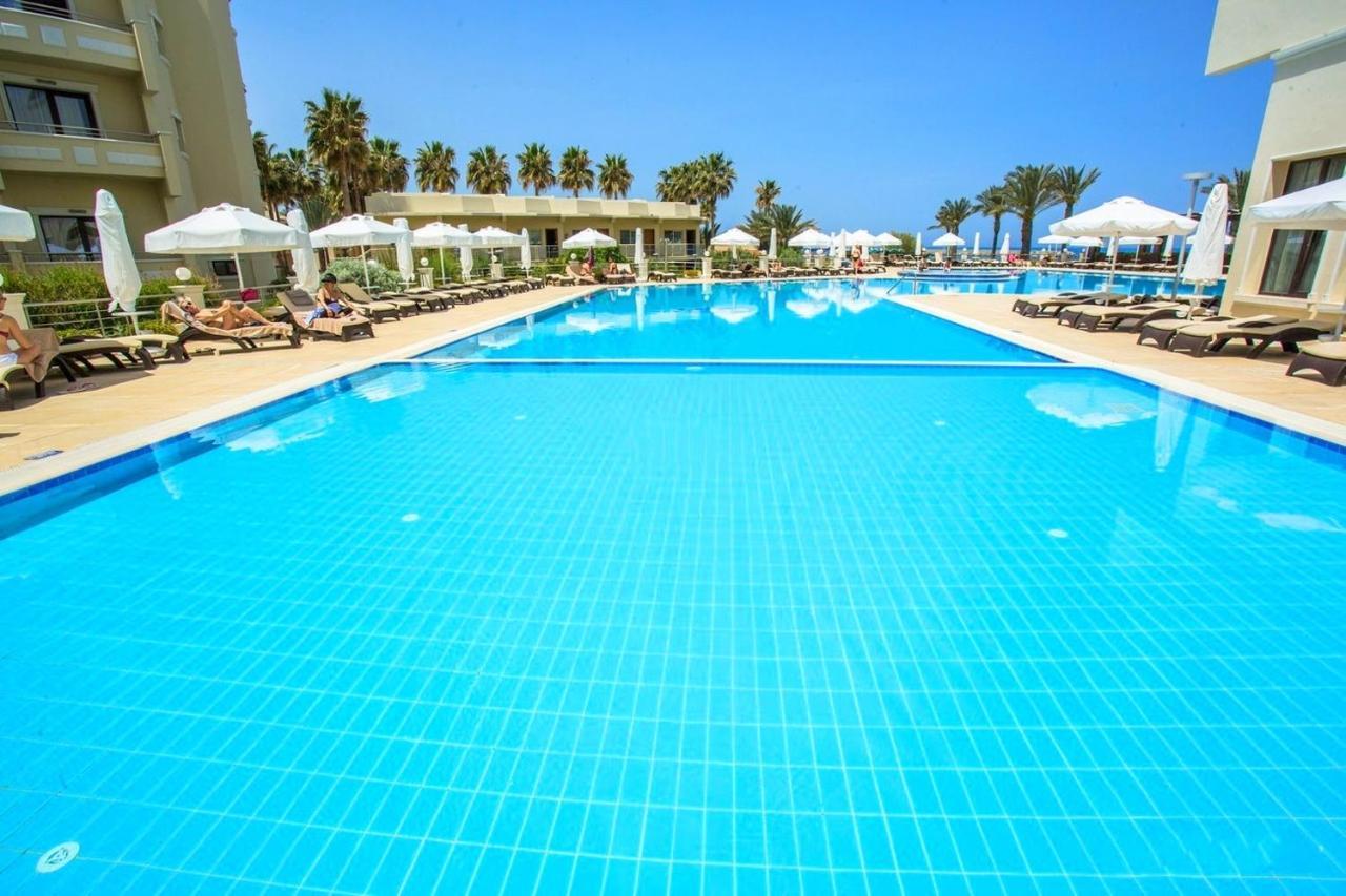 Vuni Palace Premium Hotel & Spa & Casino Beachfront Location ! Kyrenia  Luaran gambar