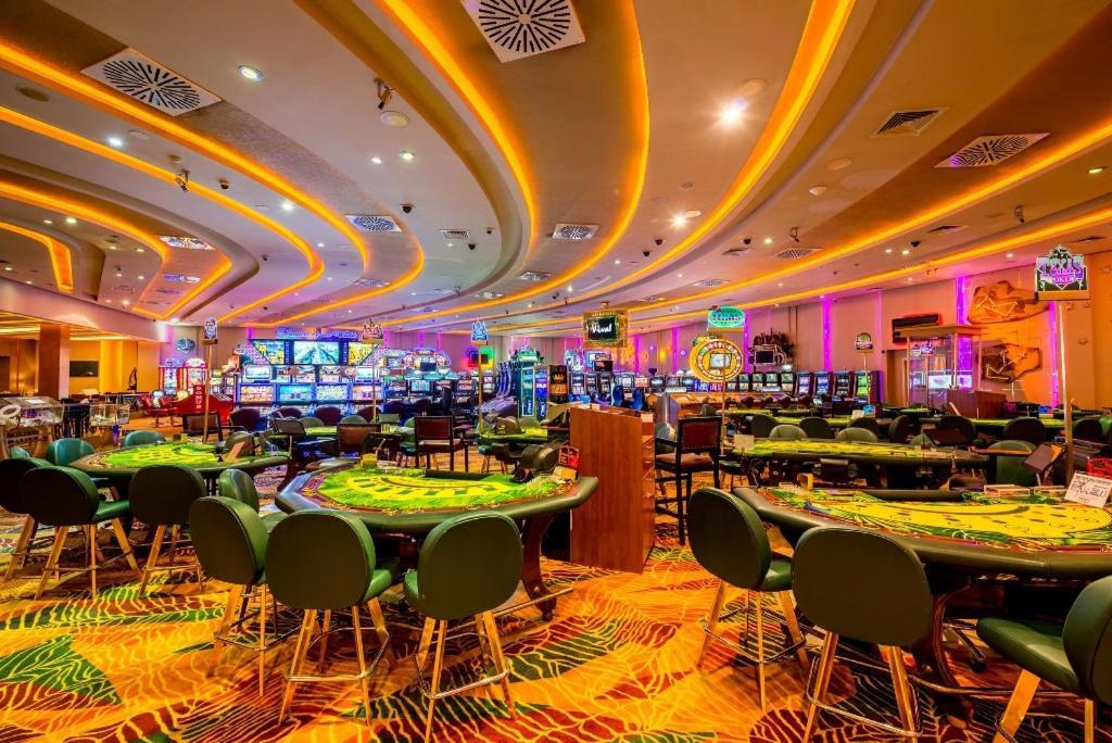 Vuni Palace Premium Hotel & Spa & Casino Beachfront Location ! Kyrenia  Luaran gambar